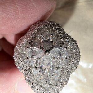 MOISSANITE
925 SILVER 5.OCTW
$ 1700.00